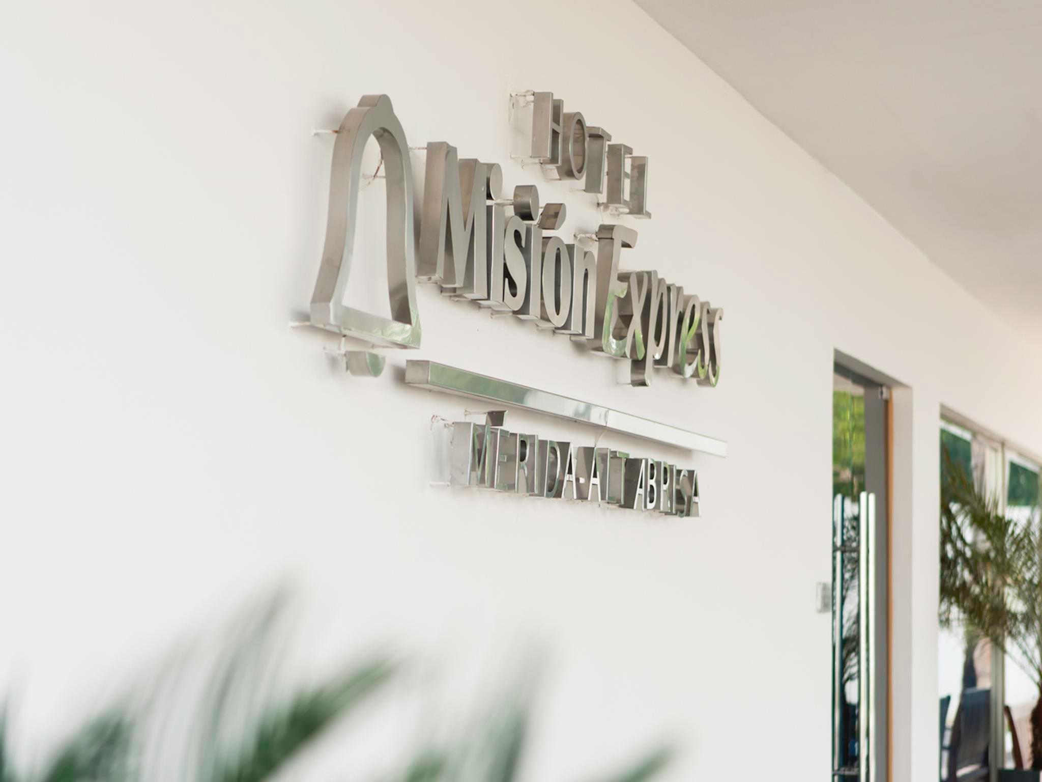 Mision Express Merida Altabrisa Ngoại thất bức ảnh